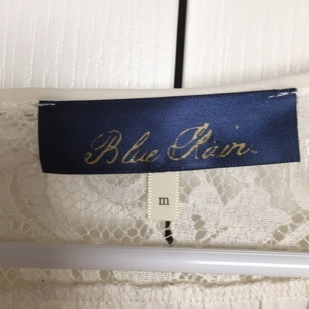BLUE RAIN lace ivory/cream top - Picture 2 of 5